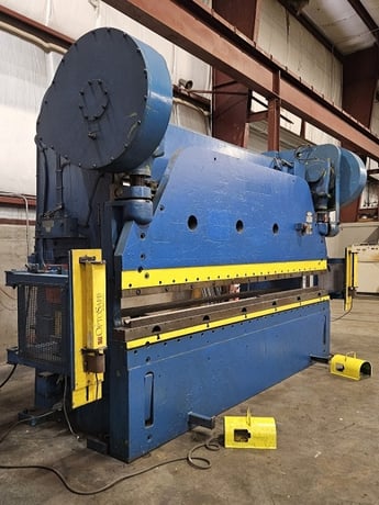 225 Ton, Cincinnati #Series-9, mechanical press brake, 12' overall, 126" between housing, 3" stroke - Image 2