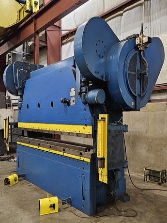 225 Ton, Cincinnati #Series-9, mechanical press brake, 12' overall, 126" between housing, 3" stroke - Image 7