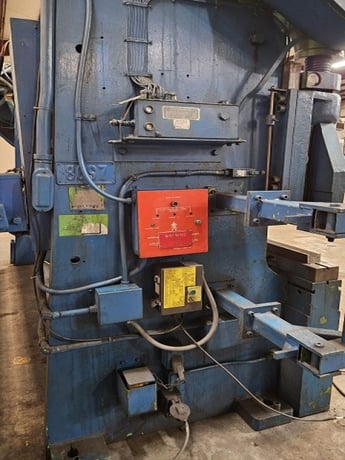 225 Ton, Cincinnati #Series-9, mechanical press brake, 12' overall, 126" between housing, 3" stroke - Image 10
