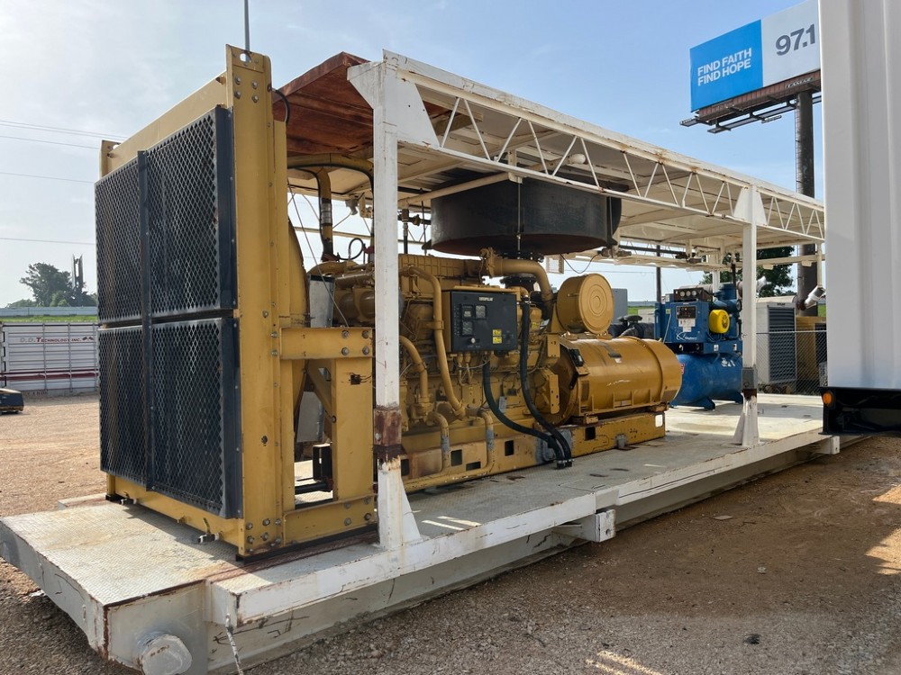 1365 KW Caterpillar #3512C, Land Electric Generator Set, 26281 Hrs., 600 Volts, Oilfield Package, 2014 - Image 2