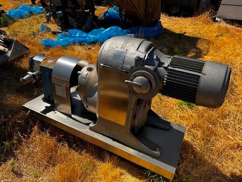St. Regis, positive displacement lobe type pump, size 6R, 3" tri-clamp inlet & outlet, 10 HP - Image 3