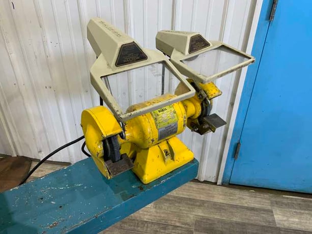 DoAll #D3015, double end grinder, 6" wheel diameter, 5/8"wheel width, on stand, 1/3 HP - Image 4