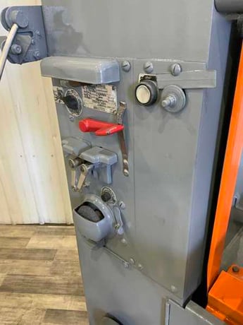 16" x 10" DoAll #1612-1, vertical band saw, 24" x 24" table, 122" blade, 1 HP, blade welder - Image 5
