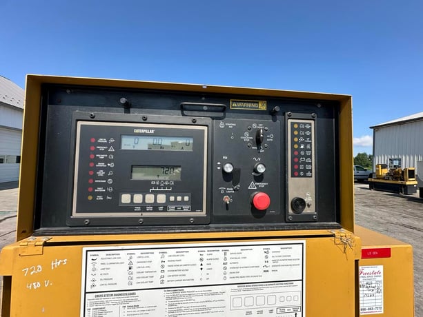 500 KW Caterpillar #3412, diesel generator set, remote electric drive radiator, 480 Volts, 720 hours, 1995 - Image 5