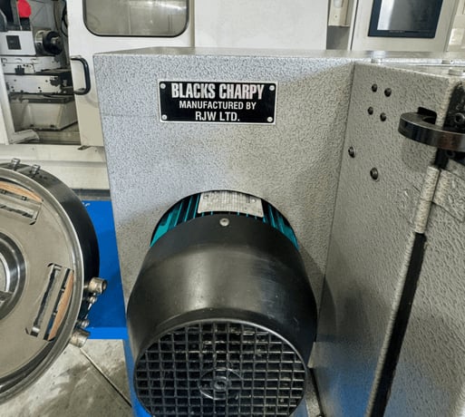 Blacks Charpy #CNM-158A1, specimen milling machine - Image 3
