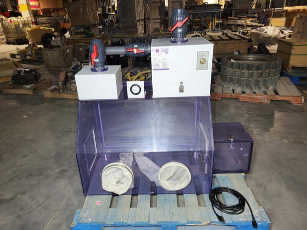 Semi-custom laboratory glove box, certified to: IEST-RP-CC-006.3, new surplus - Image 1