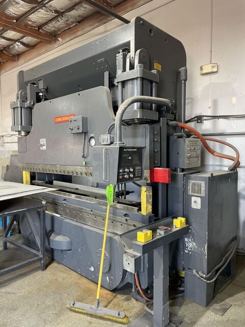 175 Ton, Cincinnati #Autoshape, 10' overall, 1032" between housing, 10" stroke, 17" open, 7" Shut Height, 48" - Image 2
