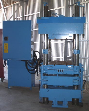 500 Ton, Rutil #RS-SX-2000/250-AF, 4-Post Injection Molding Press, 18 stroke, 7" ram stroke, 33.5" daylight - Image 3