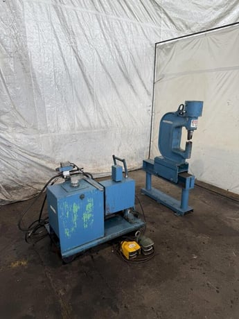 Franklin Manufacturing, C-Frame hydraulic web punch - Image 1