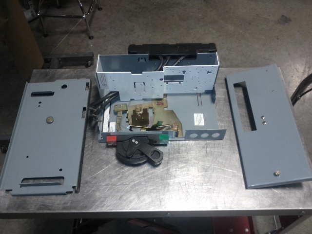 Allen-Bradley, Centerline 2100, 2193FZ-AJC-**CM, 40-70amp, breaker type feeder bucket - Image 1