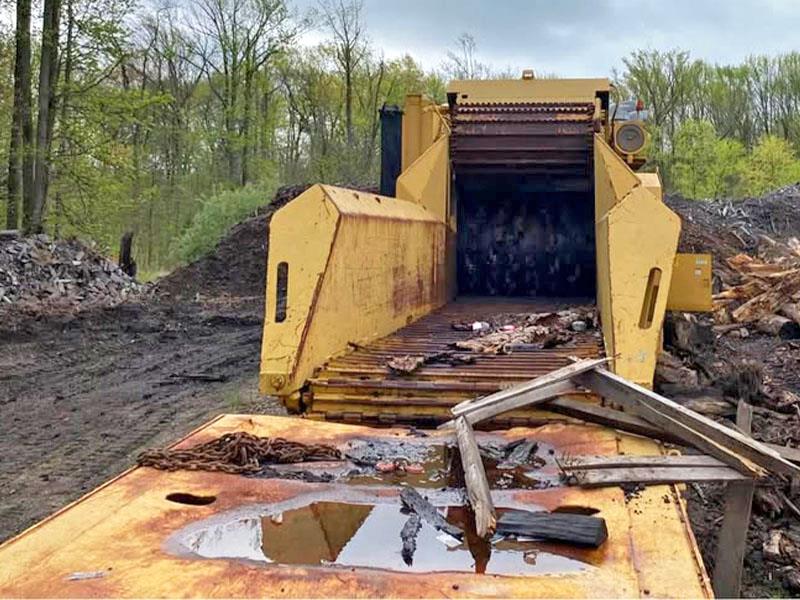 Bandit Industries #Beast-4680, heavy duty horizontal grinder, 100 HP Cummins engine, radio remote Control - Image 5