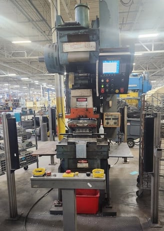 60 Ton, Niagara #M60, 6" stroke, 19.25"open height, 32" x 21" bed, Link 5000 - OmniLink II LCD Operator - Image 1