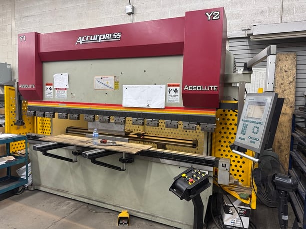 75 Ton, Accurpress #Absolute-37510, CNC hydraulic press brake, Delam DA-56 Control, 10' overall, 106" between - Image 2