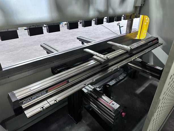 75 Ton, Accurpress #Absolute-37510, CNC hydraulic press brake, Delam DA-56 Control, 10' overall, 106" between - Image 9