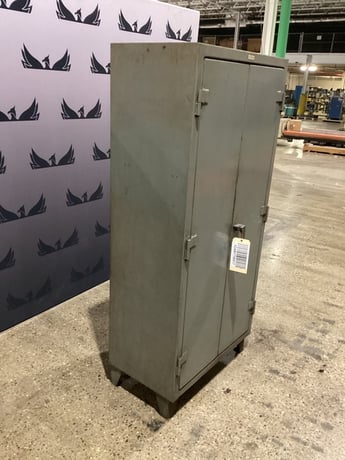 Fabricated metals corporations storage cabinet - Image 3
