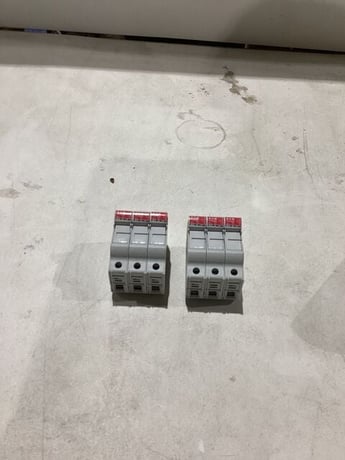 Eaton chm3du fuses used - Image 1