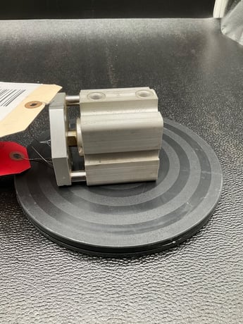 Bosch 0 822 010 864 compact pneumatic cylinder 50mm bore 25mm stroke used - Image 1