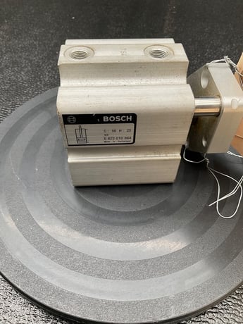 Bosch 0 822 010 864 compact pneumatic cylinder 50mm bore 25mm stroke used - Image 2
