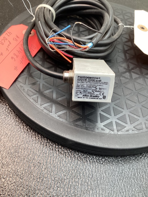 Allen-Bradley BRADLEY 42DCB-5000 /B Photoelectric Sensor Power Base USED - Image 1