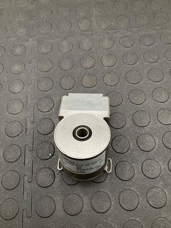 TR Electronic CEH58M-00118 Profibus-DP Rotary Encoder 58mm Shaft USED - Image 2