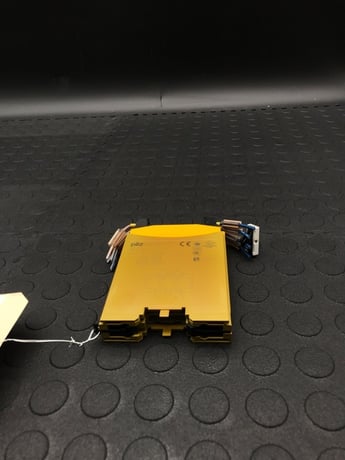 PILZ PNOZ mo4p Safety Relay Expansion Module USED - Image 2