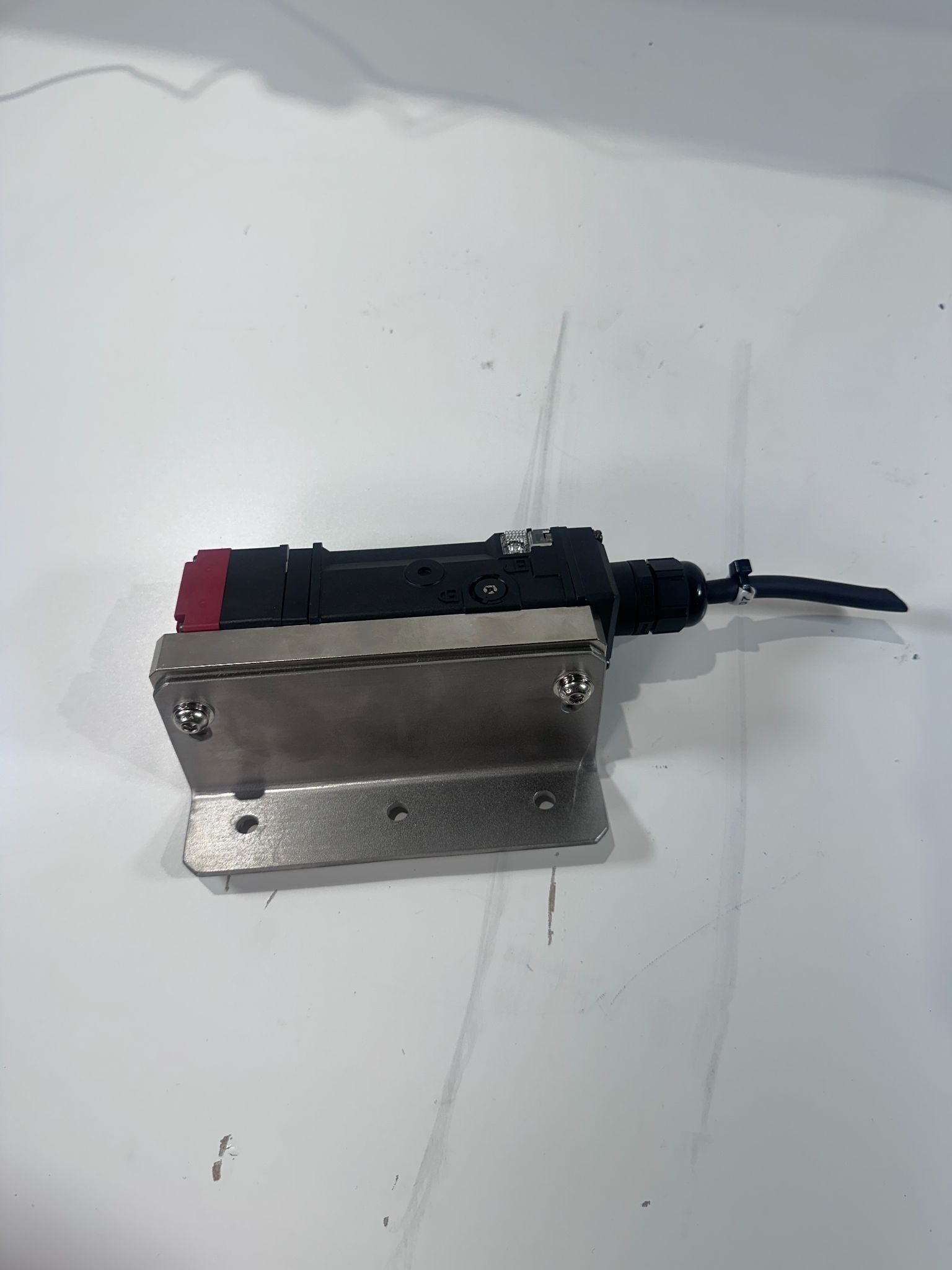 OMRON D4SL-N4NFG-DN Safety Interlock Switch USED - Image 2