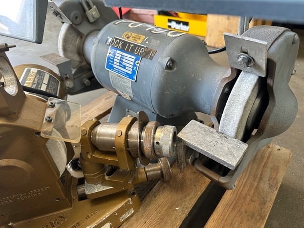 Baldor #8250W, Pedestal Grinder, 0.75 HP, 3600 RPM - Image 2