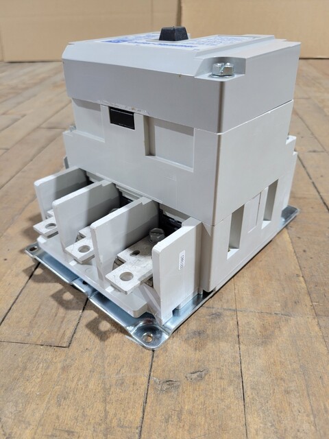 Cutler Hammer CE15NN527K, Freedom Contactor, IEC size N, 100HP, 480V, 3P, 3PH, 240 Volts, Coil, unused - Image 6