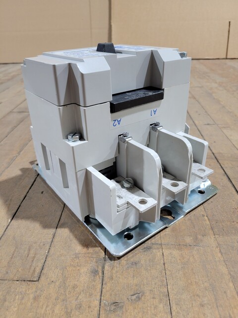 Cutler Hammer CE15NN527K, Freedom Contactor, IEC size N, 100HP, 480V, 3P, 3PH, 240 Volts, Coil, unused - Image 8