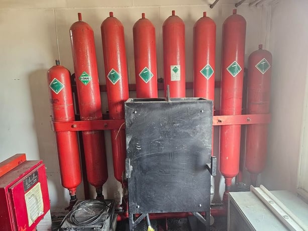 Wagner #EH-SC-4E, accumulator w/ bottles - Image 3