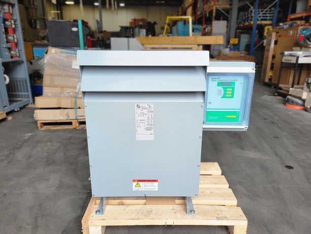 45 KVA 600 Primary, 208Y/120 Secondary, Hammond 217038 transformer, dry type, Nema 3R, new surplus - Image 1