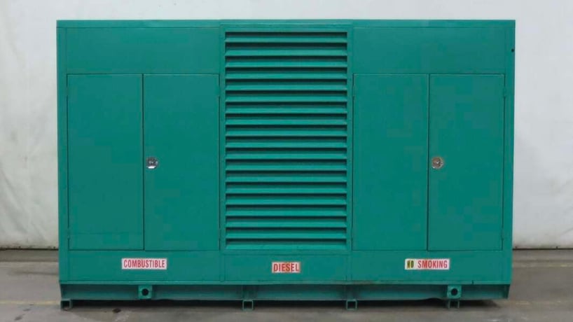 600 KW Cummins #DFGB, diesel generator set, 277/480 Volts, 465 hours, 900 HP @ 1800 RPM, VTA28-G5 engine - Image 1