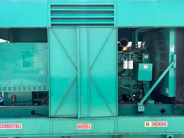600 KW Cummins #DFGB, diesel generator set, 277/480 Volts, 465 hours, 900 HP @ 1800 RPM, VTA28-G5 engine - Image 4