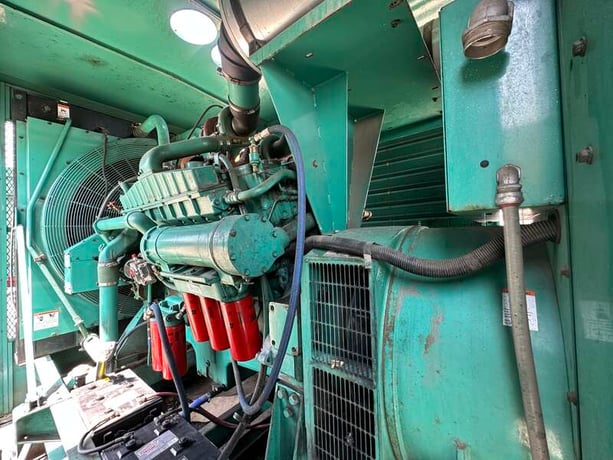 600 KW Cummins #DFGB, diesel generator set, 277/480 Volts, 465 hours, 900 HP @ 1800 RPM, VTA28-G5 engine - Image 7