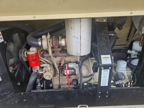 185 cfm, 80 psig, Daewoo Doosan #P185, diesel air compressor, 4-cylinder Deutz diesel engine, two air - Image 4