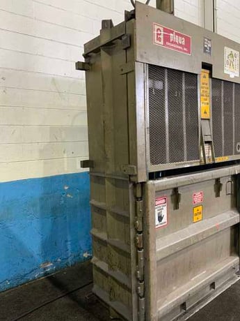 60" x 30" x 45" Piqua #30, vertical cardboard baler, 60" x 24" feed door opening, 10 HP - Image 3