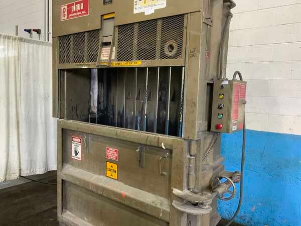 60" x 30" x 45" Piqua #30, vertical cardboard baler, 60" x 24" feed door opening, 10 HP - Image 7