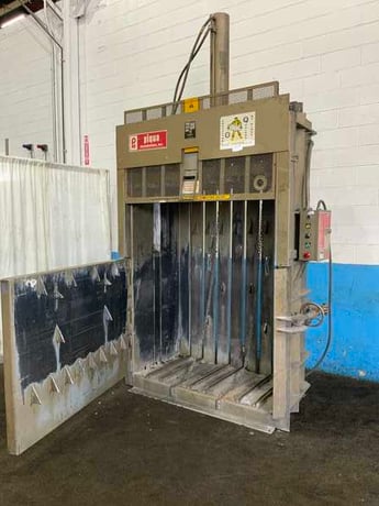 60" x 30" x 45" Piqua #30, vertical cardboard baler, 60" x 24" feed door opening, 10 HP - Image 10