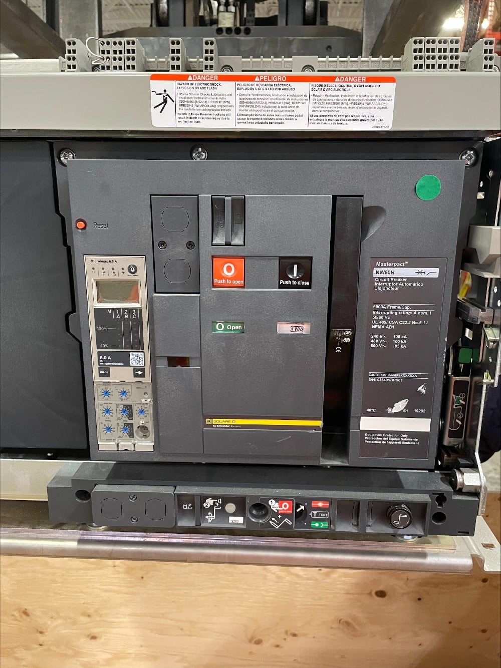 6000 Amps, Square D/schneider, NW60H, YL3MLR44A9SXXXXXXA, manually operated, drawout, Circuit Breaker, New - Image 2