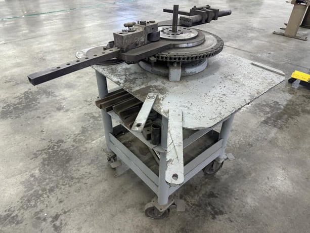 DiAcro #3, manual bender with dies & heavy duty mobile steel table - Image 2