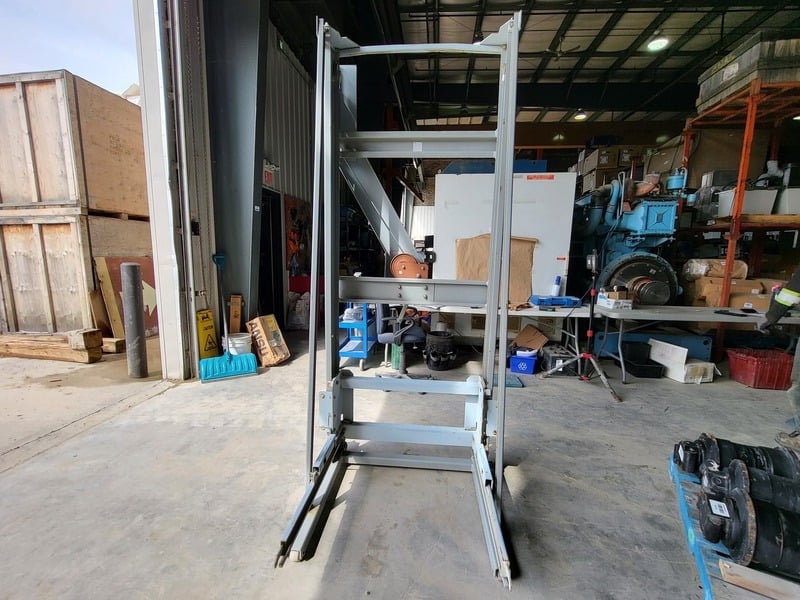 General Electric, power / vacuum switchgear lift truck, 850 lb. - Image 1
