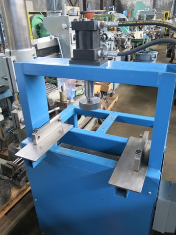 6 Ton, hydraulic press, 1-1/2" stroke, 23-5/8" x 14-1/8" bed plate, 115 V., - Image 3