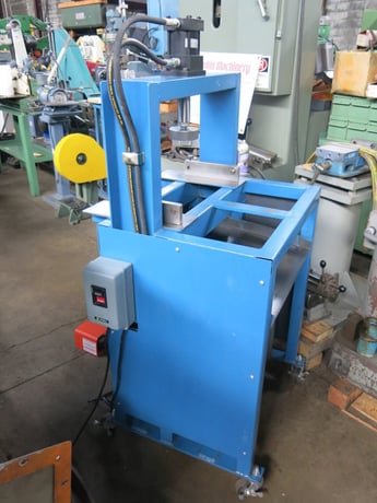 6 Ton, hydraulic press, 1-1/2" stroke, 23-5/8" x 14-1/8" bed plate, 115 V., - Image 5