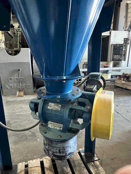 1100 cfm Donaldson #TD-573, continous duty style cartridge dust collector, 510 sq.ft. - Image 8