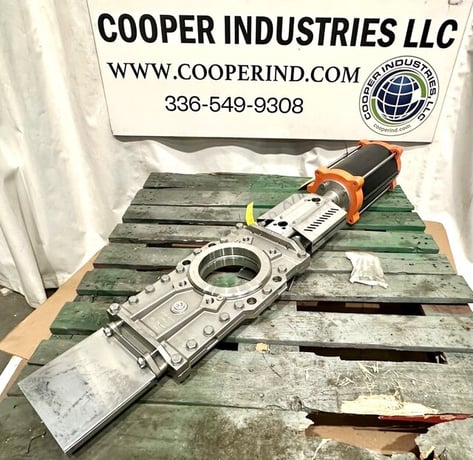6" Stafsjo, Stainless pneumatic knife gate, red position indicator, unused, 2021 - Image 3
