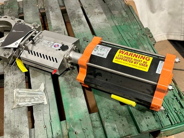 6" Stafsjo, Stainless pneumatic knife gate, red position indicator, unused, 2021 - Image 7