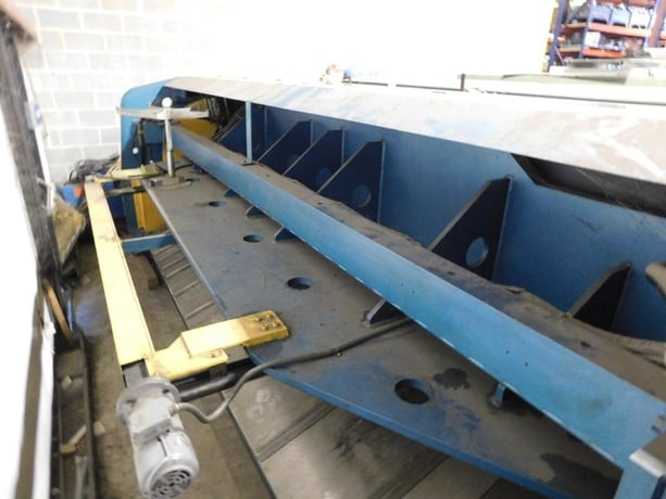 1/4" x 3' Amada #M4065, mechanical shear, 39" programmable back gauge, squaring arm, 1984 - Image 6
