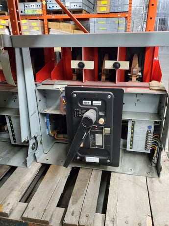 600 Amps, Federal Pacific, 25H-2, 600 Volts, 120 VAC, 3 Pole, M-OK, Draw Out (9 available) - Image 2