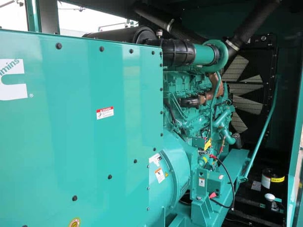 750 KW Cummins #DQCB, diesel generator set, 277/480 Volts, 3-phase, QSK23 engine, Tier 2, sound attenuated - Image 4