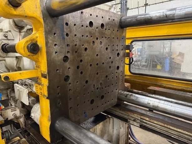 390 Ton, 41 oz., Toshiba #ISGS390V21-19, horizontal plastic injection molder, 28.7" x 28.7" tie bar spacing - Image 2